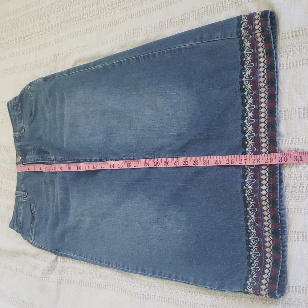 Embroidered Denim Skirt Size 4 - Picture 8 of 11